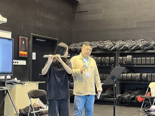 Ringo is hosting the workshop about some frequent problems we might face when playing the flute.